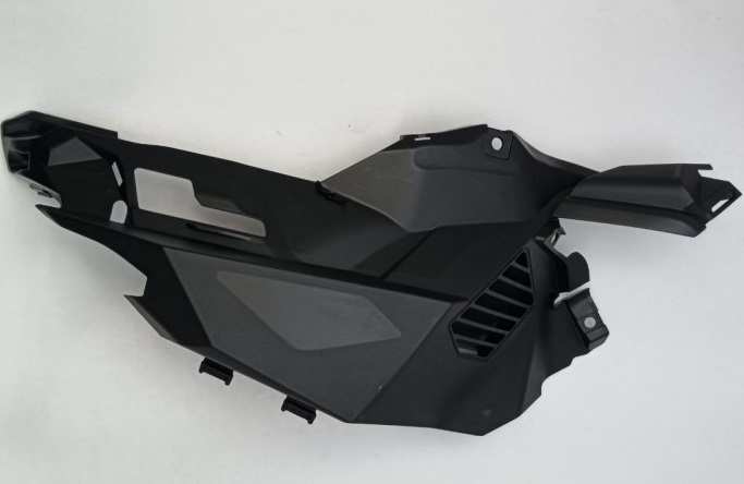 Панель боковая передняя левая (в сборе) черная для снегохода BRP Ski-doo G5 502008530