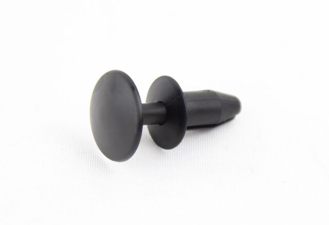 Клипса обшивки Mopar Plastic Rivet 6502632