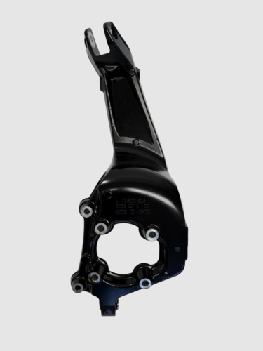 Кулак задний левый  (черный) для BRP Can-am Maverick R 2024 706004625 715010038 715010178